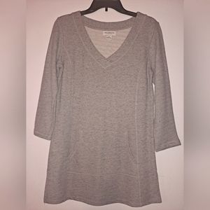 NWOT Liz Claiborne Gray Vneck Sweatshirt with kangaroo pocket